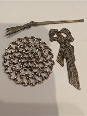 Source Unknown Brass-Tone Decorative Metal Embellishments Set